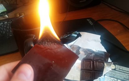 ¿Sabemos lo que comemos?: Las barras de chocolate ardiente incendian las redes (VIDEO)