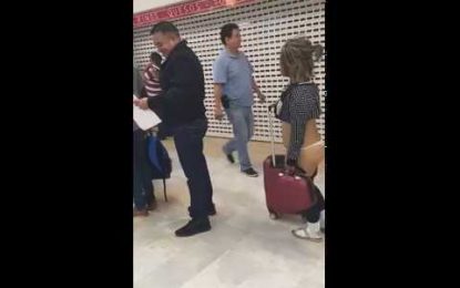 VIDEO: Una mujer se pasea en tanga por el aeropuerto en México ‘como Pedro por su casa’